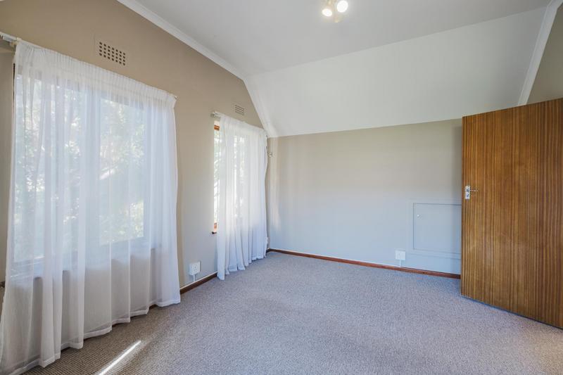 4 Bedroom Property for Sale in Clovelly Western Cape